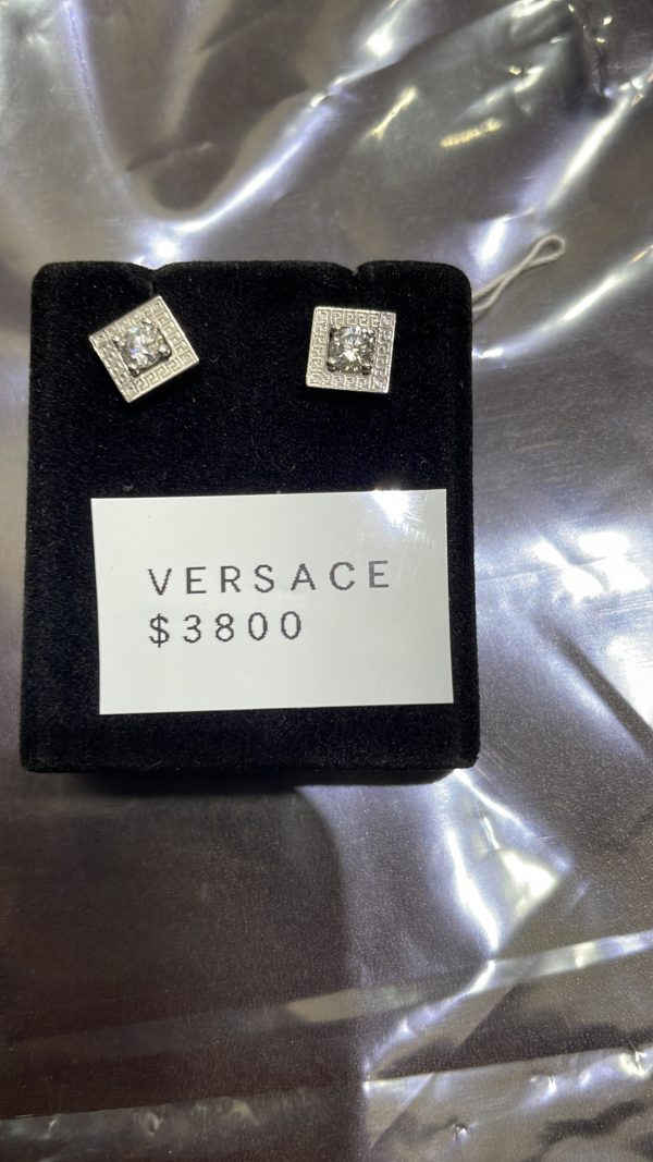 65CD0A5B-67E2-4A0D-9419-AF5BD08298A7