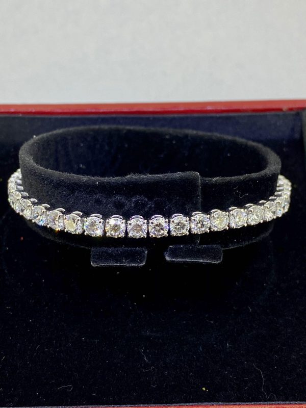 larrys_diamond_tennis_braslet__1600756349_911dafa4_progressive