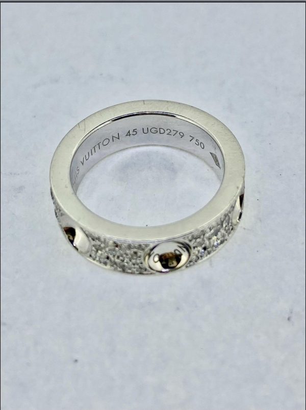 louis_vuitton_diamond_ring_1601282038_43951b7a_progressive