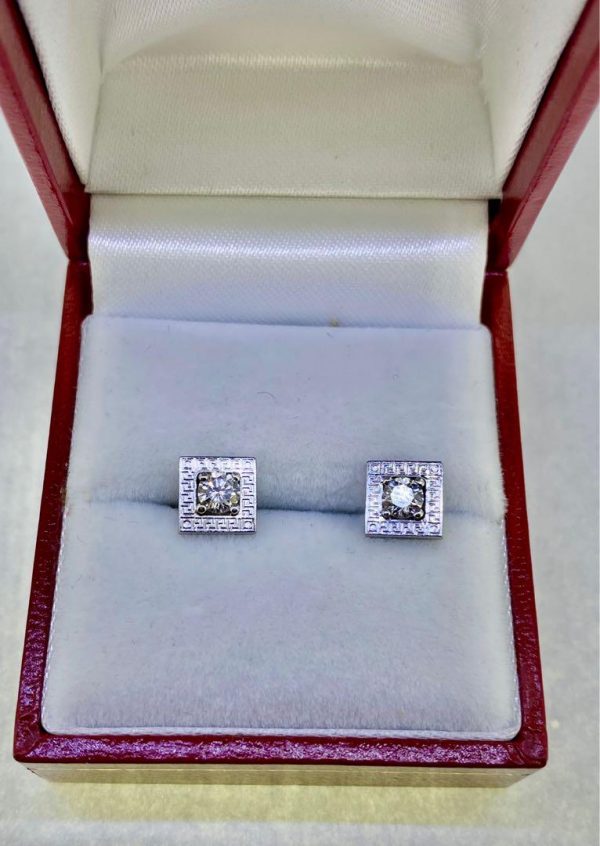 versace_diamond_earring_1600854079_e2887cea_progressive