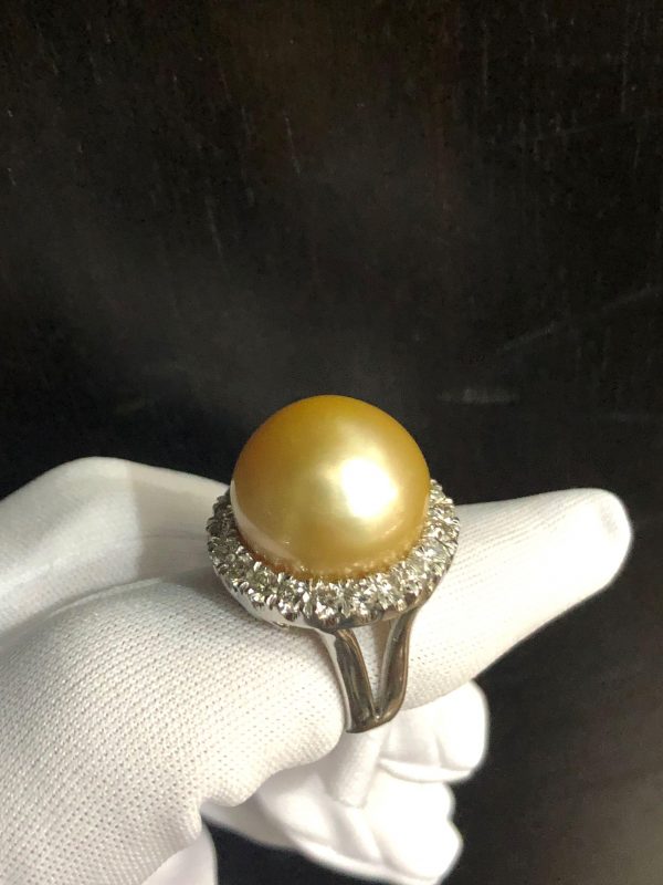 18mm_golden_pearl_set_in_18_kt_1617435781_680bc7de_progressive