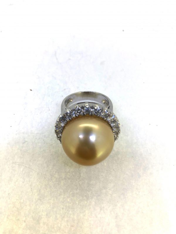 18mm_golden_pearl_set_in_18_kt_1617435781_cb5d958b_progressive