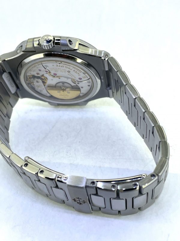 patek_philippe_nautilus_57121a_1630041645_99a9f20e_progressive