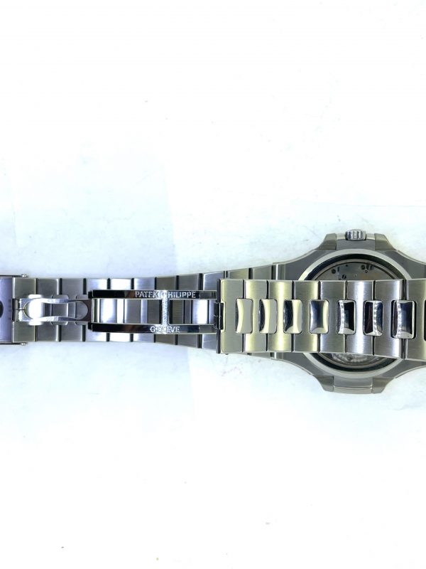 patek_philippe_nautilus_57121a_1630041646_2753e77f_progressive