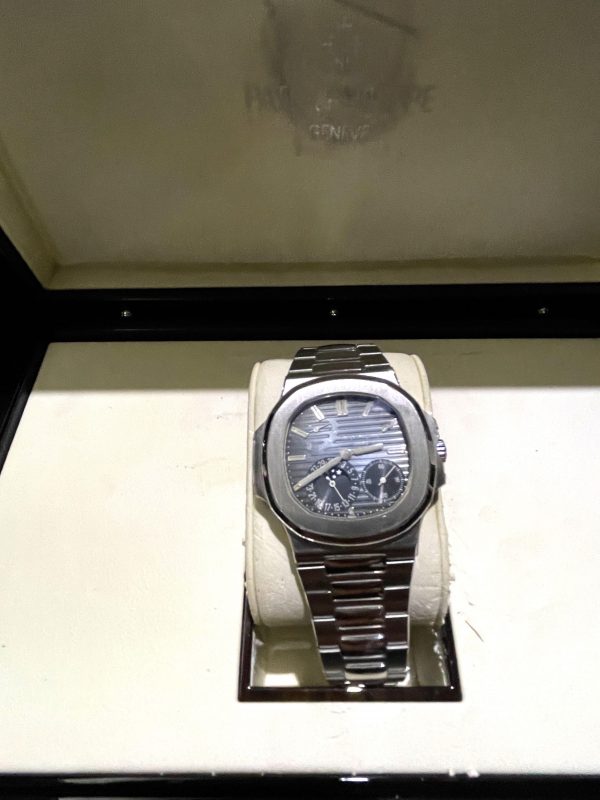 patek_philippe_nautilus_57121a_1630041646_7d4a9461_progressive