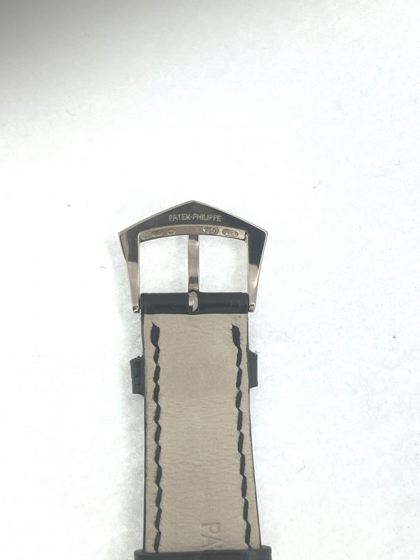 3B280935-44A0-4E40-9D3D-206E0A3C4177