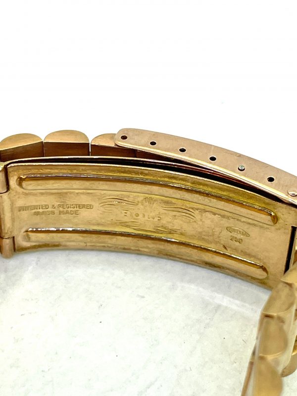 16348912-F4F3-4E4B-9B2D-576073CBA026