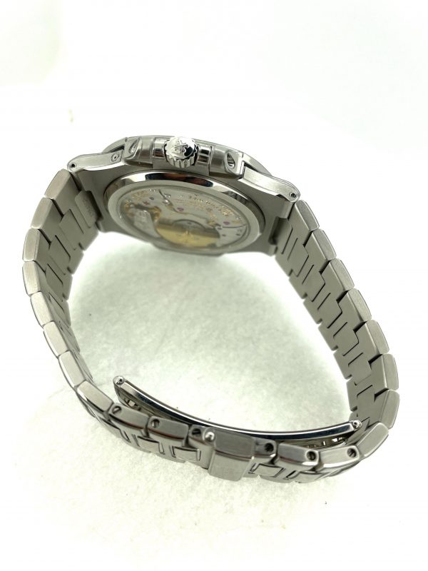 6BDD2879-254F-413E-8D83-2BF921A14795