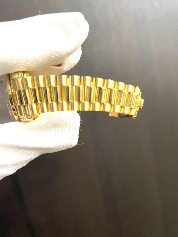 CE7B32BA-6195-4F19-8D94-5876AB341812