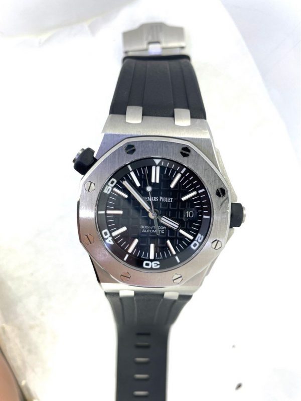 EBB10FF3-7DD6-4CF1-AA37-055BB38F6555