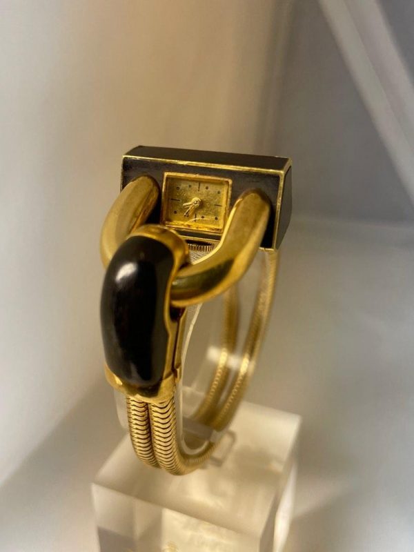 2E03BB31-A181-4D05-AEE4-92F0CE42C8FA