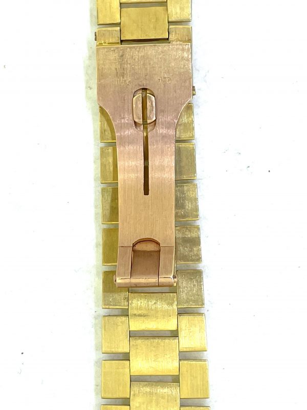 4B9D8677-21BB-4C29-AEF6-D6727345EEF4