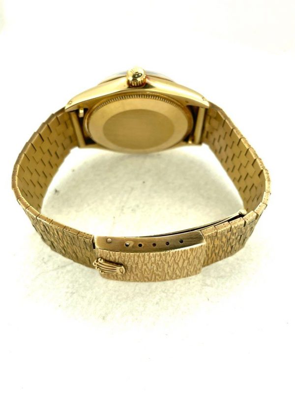 5B39572A-122B-4A4F-BEE7-A0D09E5780BE