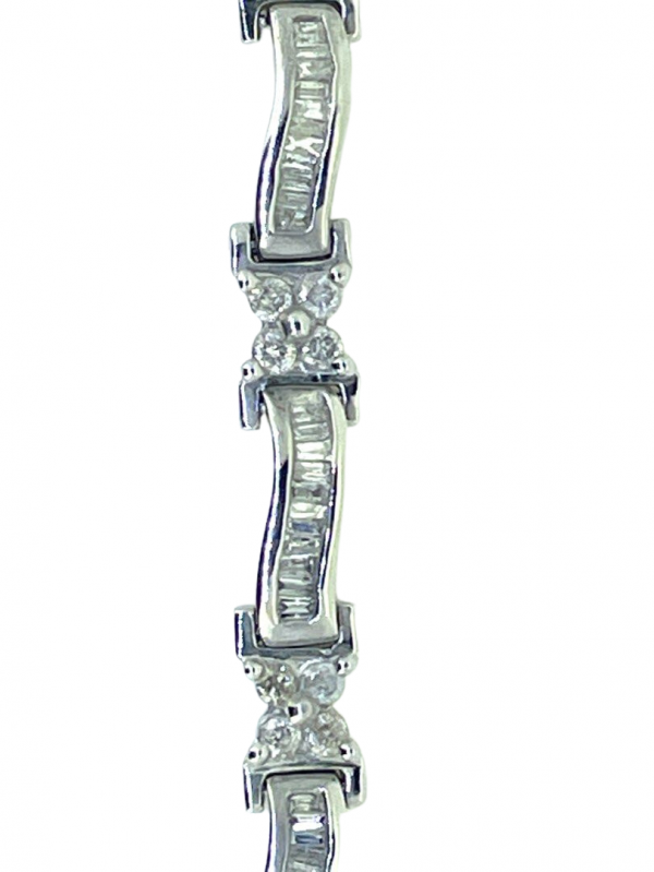 4D0CFFF3-EF3B-485F-B1C2-0FBA0392D105