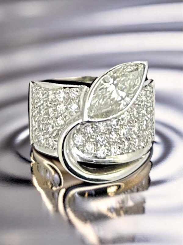 18k_white_gold_marquise_111ct__1782138989_8022cd5b_progressive