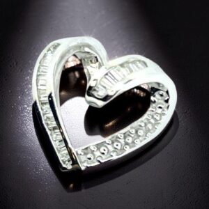 heart_pendant_with_baguette_an_1784108903_54b6a263_progressive