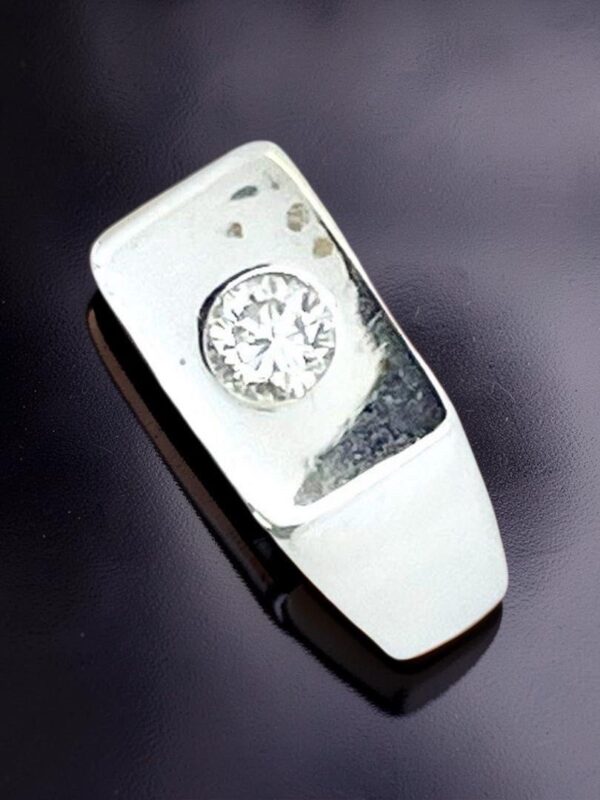 silver_ring_with_single_diamon_1783673450_7aabf010_progressive