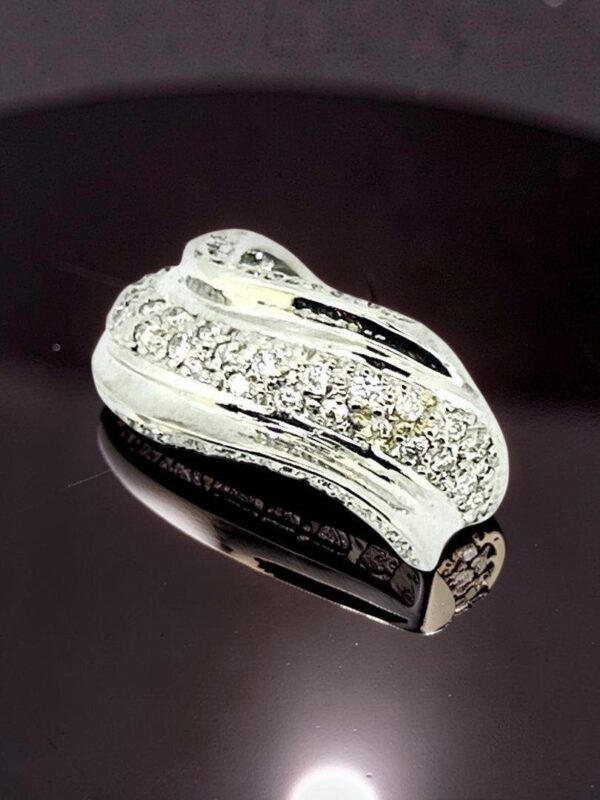 sparkling_18_kt_white_gold_18__1782399933_7721a998_progressive